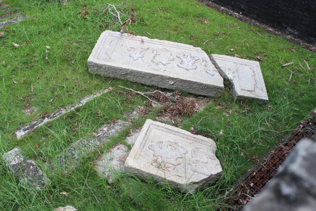 九龍寨城公園野中の南門