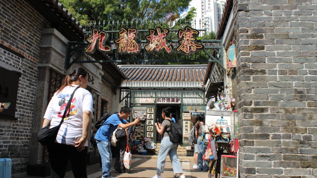 「トワイライト・ウォリアーズ 決戦！ 九龍城砦」のセット
