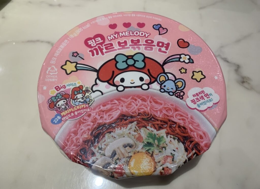 マイメロ　ピンクの焼きそばのパッケージ